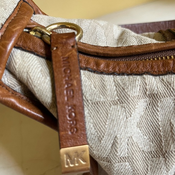 Vintage Michael Kors classic HoBo bag. - Picture 3 of 9